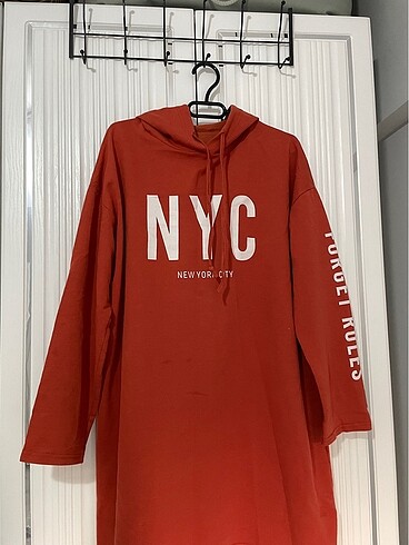 Turuncu Kapişonlu Sweatshirt