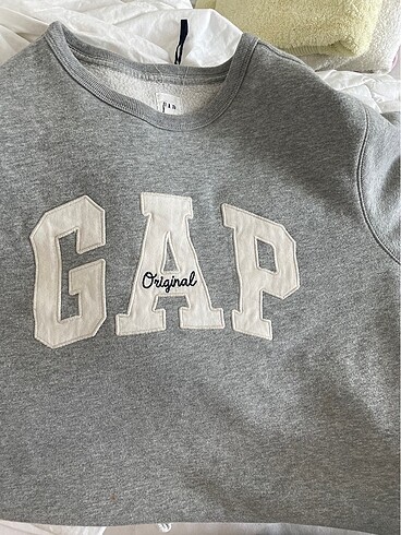 GAP sweatshirt