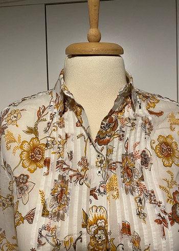 Bej Çiçek Desenli Kadın Gömlek - Görsel 4