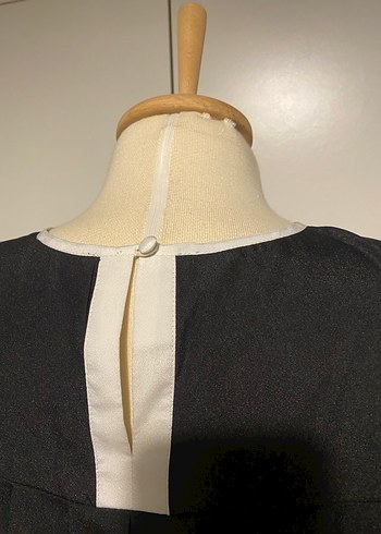 Siyah Beyaz Kolsuz Kadın Bluz - Görsel 4