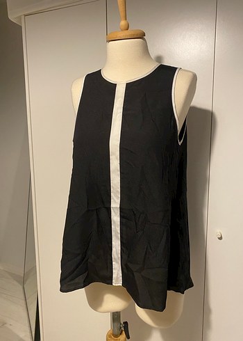 Siyah Beyaz Kolsuz Kadın Bluz - Görsel 2