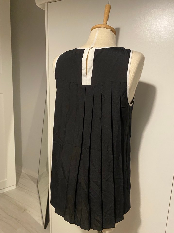 Siyah Beyaz Kolsuz Kadın Bluz - Görsel 3