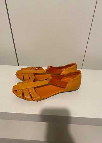 Turuncu Rugan Dolgu Topuklu Kadın Sandalet