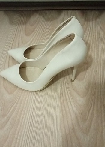 Diğer Beyaz ve Siyah Stiletto Topuklu Kadın Ayakkabı