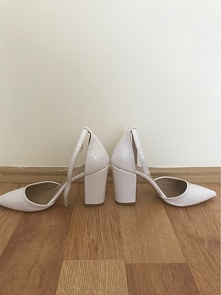 37 Beden Beyaz Topuklu Ayakkabı