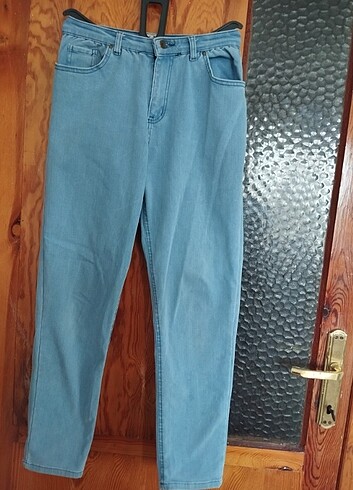 Açık mavi kot pantolon