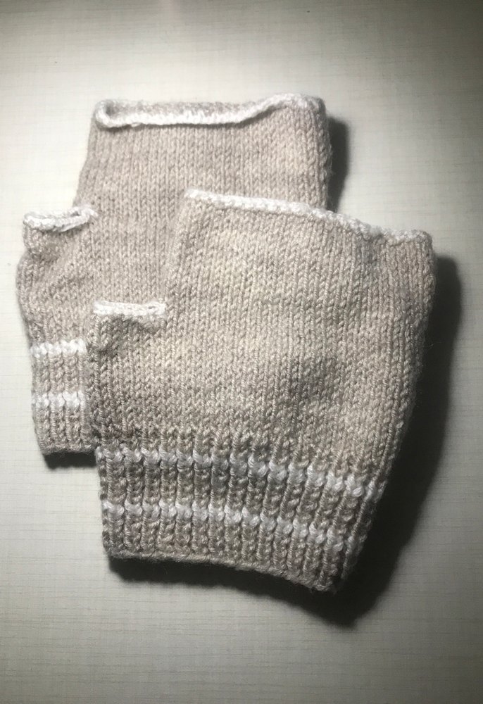 Bej Gri Örgü Kadın Eldiven - Görsel 3