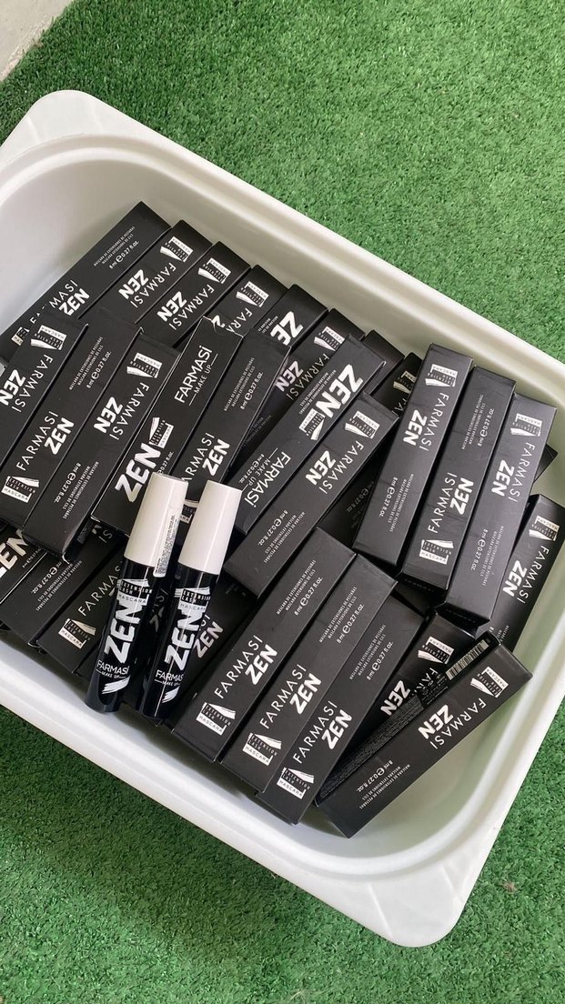 Siyah Maskara - Uzun ve Dolgun Kirpikler - Görsel 4