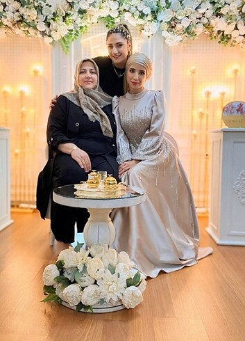 Nişan elbisesi