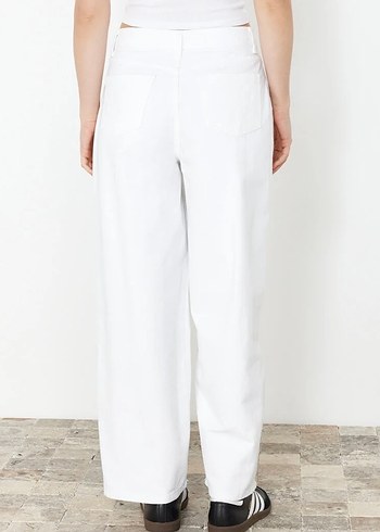 beyaz dikis detayli yüksek bel jenas - Görsel 2