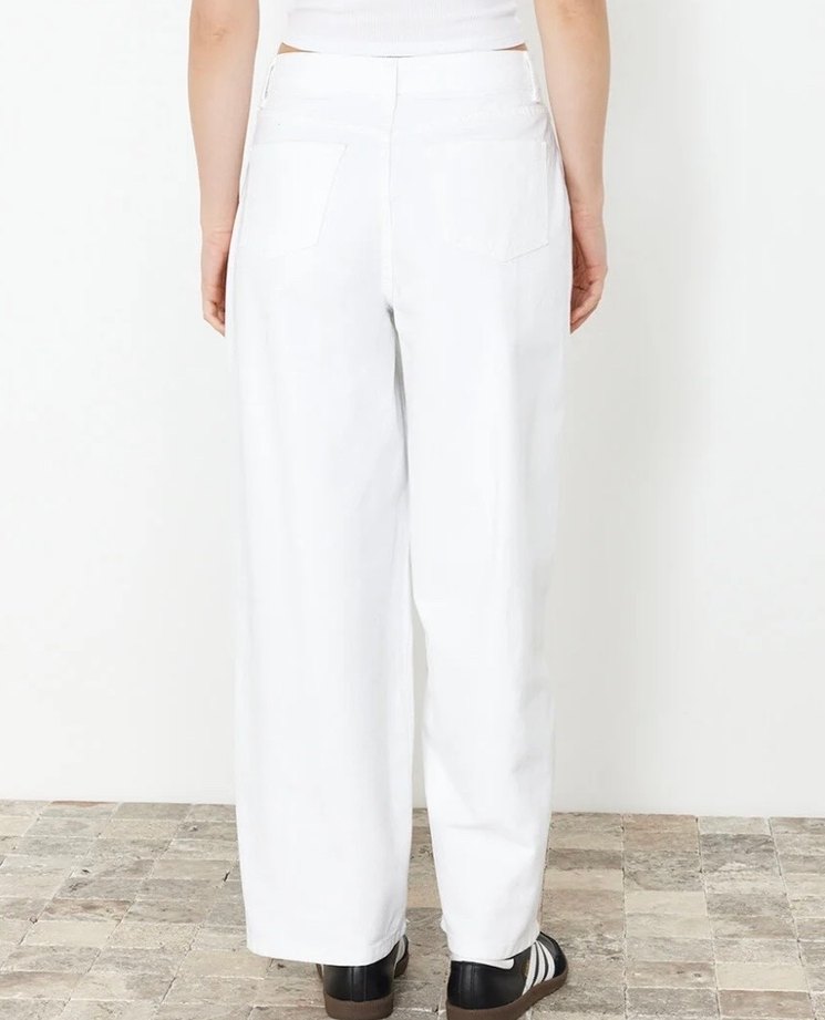 beyaz dikis detayli yüksek bel jenas - Görsel 2