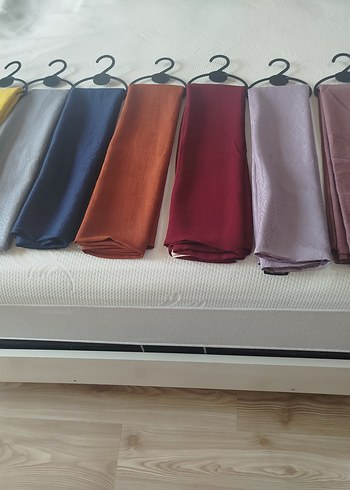 Diger Çok Renkli Pileli Saten Şal