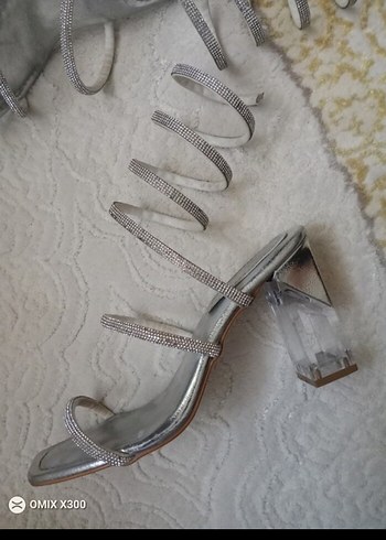 Zara Gri Yılan Desenli Metal Topuklu Kadın Ayakkabı
