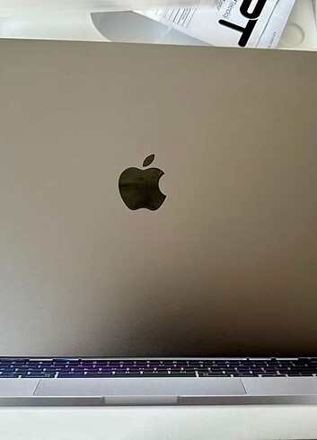 APPLE MACBOOK PRO 2020