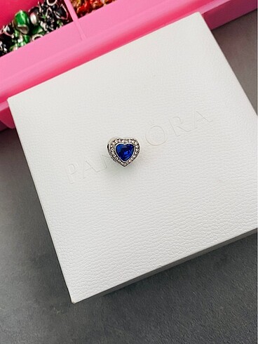 mavi kalp charm