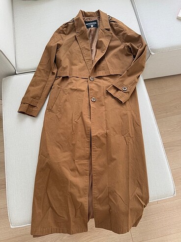 Kahverengi trenchcoat kemerli