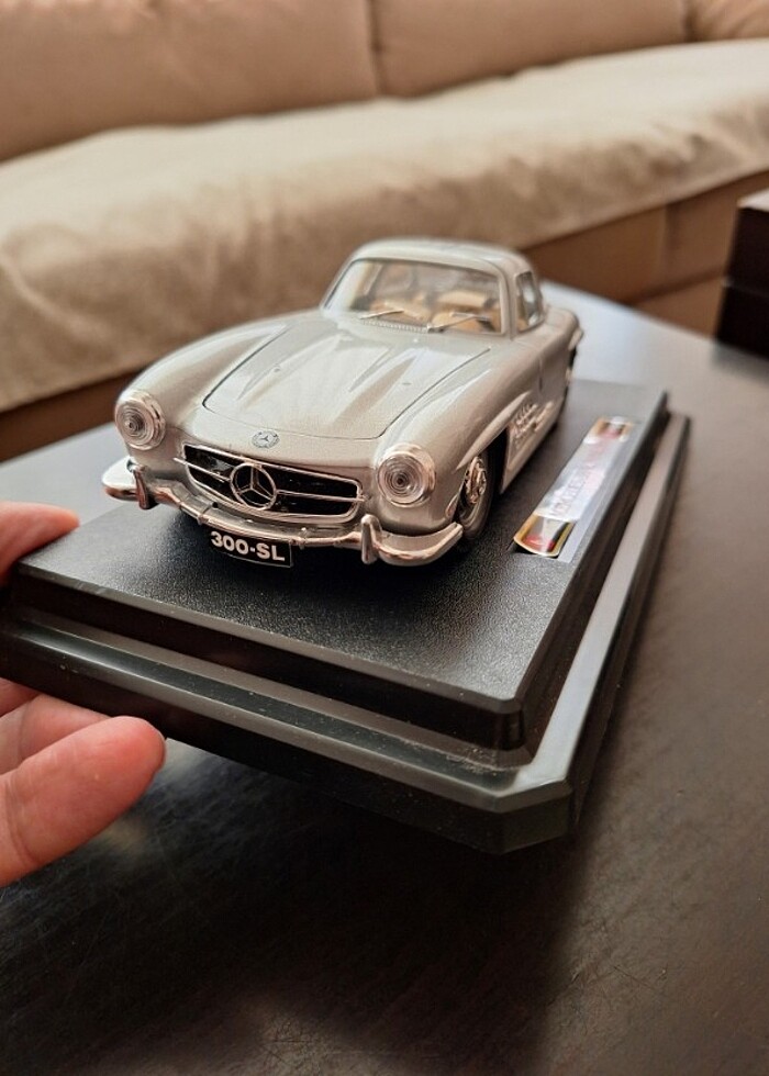 Burago mercedes benz 1:24 - Görsel 4