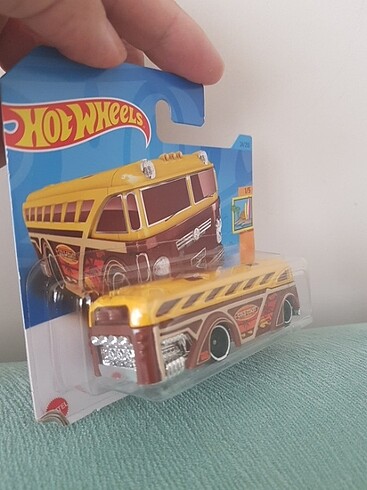 Hot wheels surfin school bus - Görsel 3