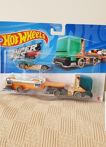 Hot wheels taşıyıcı tırlar