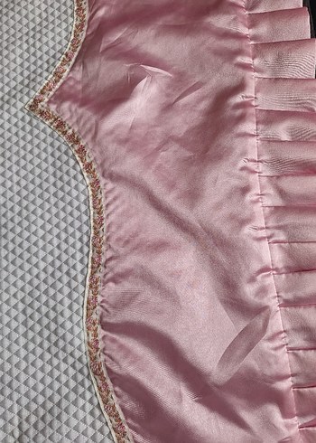 İşlemeli Parlak Pembe Yatak Örtüsü - Görsel 3