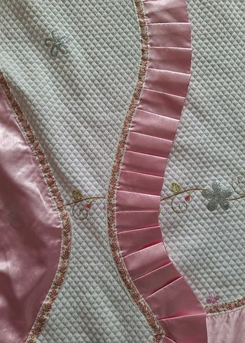 İşlemeli Parlak Pembe Yatak Örtüsü - Görsel 5