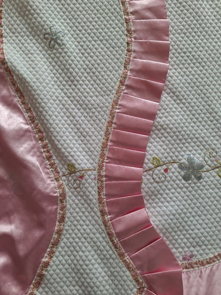 İşlemeli Parlak Pembe Yatak Örtüsü - Görsel 5