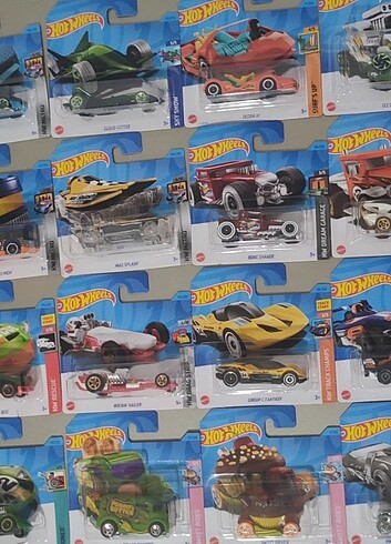 16 Adet Hot Wheels Fantastik Model