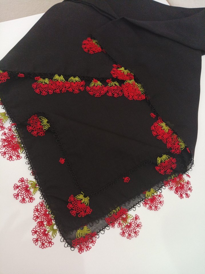 Dantel Detaylı Siyah Kadın Yazma - Görsel 4