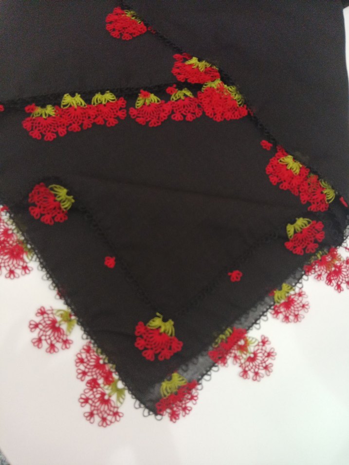 Dantel Detaylı Siyah Kadın Yazma - Görsel 3