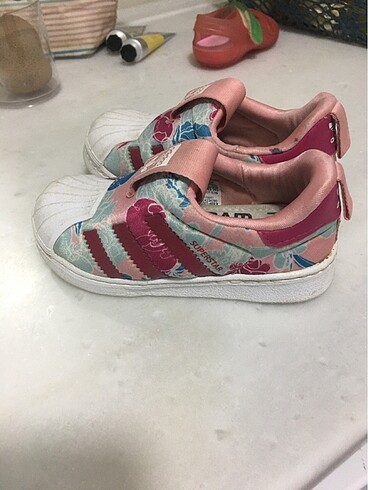 19 Beden Adidas kız çocuk ayakkabı