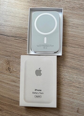 APPLE MAGSAFE POWERBANK