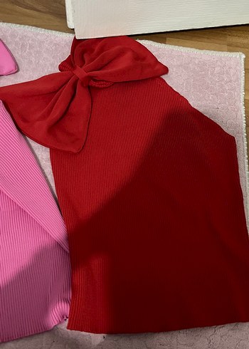 Trendyol & Milla Pembe kırmızı fiyonklu tek omuz tişört
