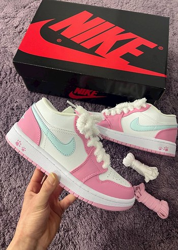 Nike Air Jordan 1 Low Paw Print Pink