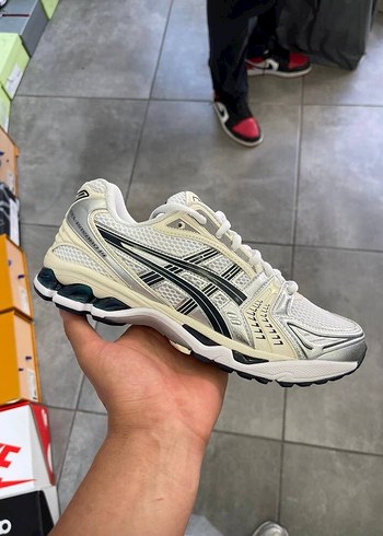 Asics Kayano white