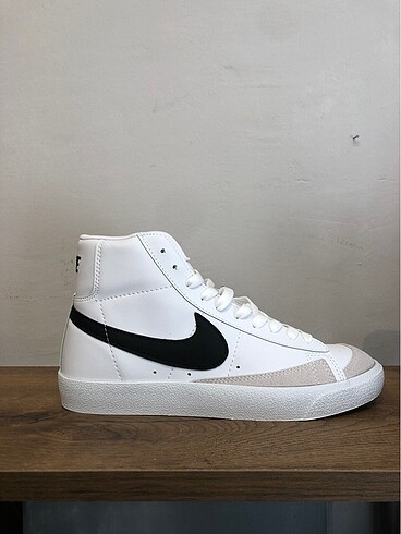 Nike Blazer Mid 77