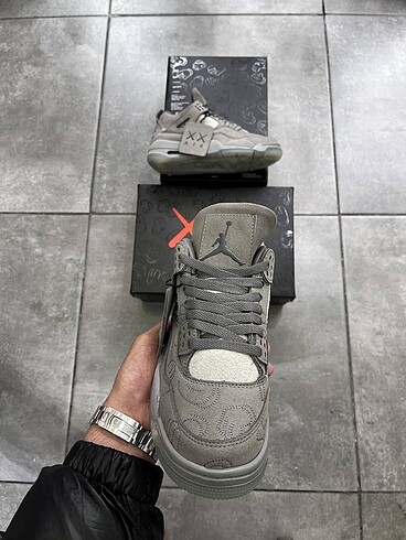 37 Beden gri Renk Jordan 4 Retro Kaws