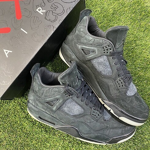 Nike Air Jordan 4 Retro ?Kaws Black?