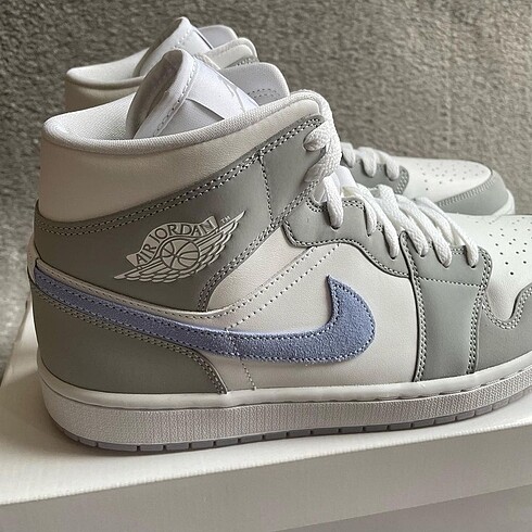 Nike Air Jordan 1 Mid 'Wolf Grey Aluminum'