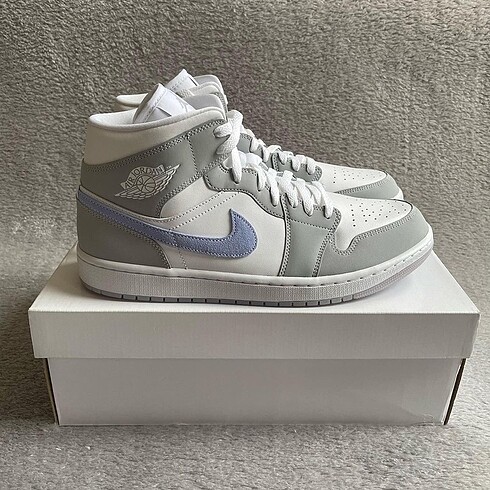 Air Jordan 1 Mid 'Wolf Grey Aluminum'