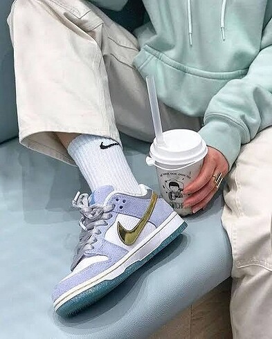 40 Beden The Sean Cliver x Nike SB Dunk Low ?Holiday Special?