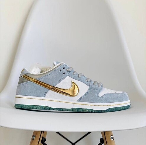 Nike The Sean Cliver x Nike SB Dunk Low ?Holiday Special?