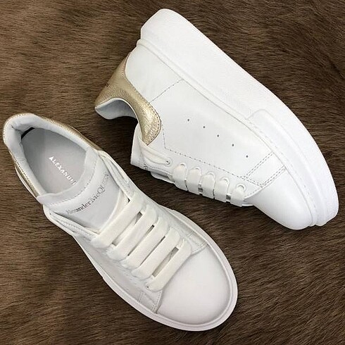 Alexander McQueen Alexander McQueen Gold