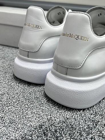 37 Beden Alexander McQueen white