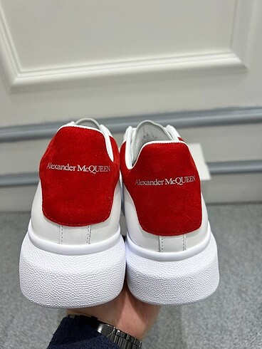 37 Beden kırmızı Renk Alexander McQueen White Red