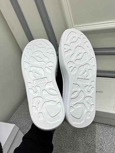 37 Beden siyah Renk Alexander McQueen Black White