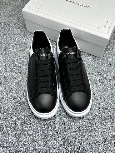 37 Beden Alexander McQueen Black White