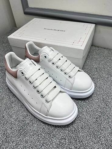 39 Beden Alexander McQueen White Pink