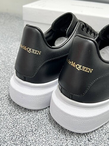 39 Beden Alexander McQueen Black White