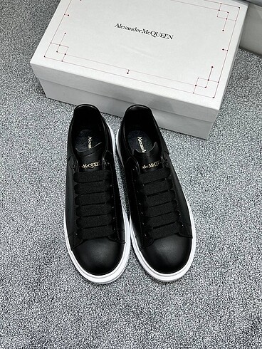 43 Beden Alexander McQueen Black White
