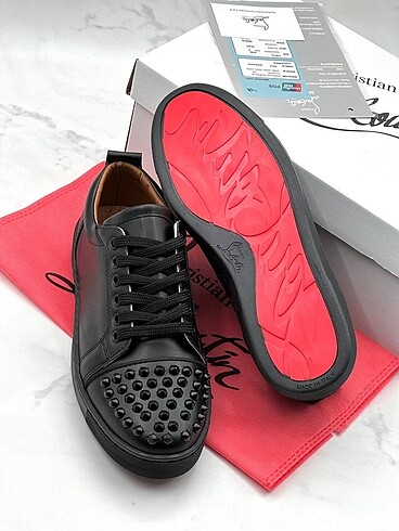 40 Beden Christian louboutin Black